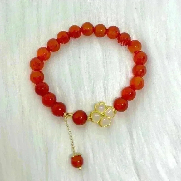 Sierra Natural Agate Four Leaf Clover Charm Bracelet in Orange Red - Picture 5 of 5